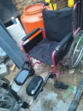 Kursi roda bekas
