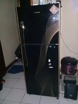 Kulkas  2 Pintu Polytron Mulus