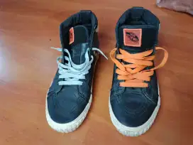 Sepatu Vans Sk8 hi x Nasa