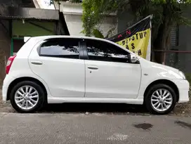 Toyota Etios Valco (2013) 1.2 G MT
