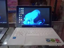 Netbook Asus E202S slim 12 in windows 10 ssd 128