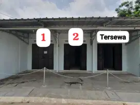 Disewakan kios/tempat usaha strategis, murah dan halaman luas