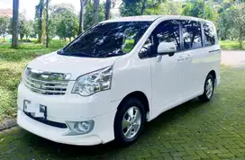 Toyota NAV 1 2.0 V A/T MPV Luxury 2013