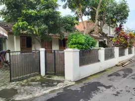 Rumah tinggal halaman luas