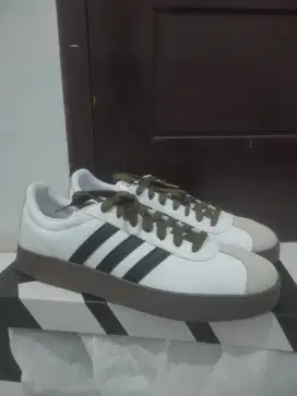 SEPATU ADIDAS VL COURT 2.0
