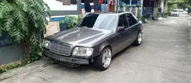 Mercedes-Benz E230 1992 Bensin