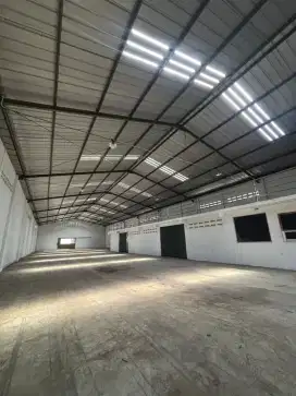 Gudang Strategis Nol Jalan Raya Gresik Kota – Dekat Tol Kebomas