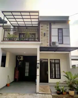 Rumah dengan lingkungan asri konsep Bali di perbatasan Cibubur