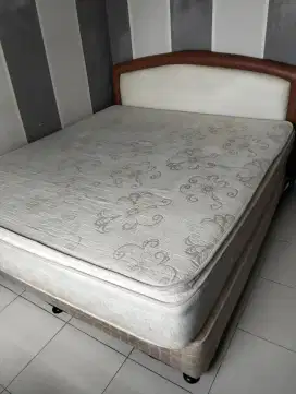Tempat tidur spring bed