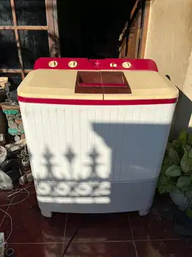 Mesin cuci Polytron