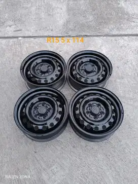 Oem kaleng SUZUKI ERTIGA R15 pcd 5 x 114 lebar 5,5 off -/+ 45