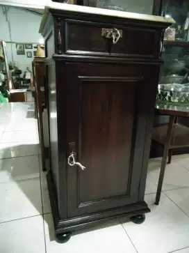 Lemari Marmer Lawas