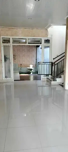 Disewakan rumah cantik siap pakai di boulevard citra gran cibubur