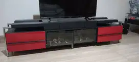 tv table (merah). kursih .sofe 3orang.