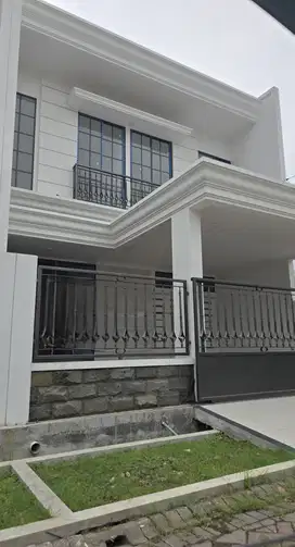 BARU GRESS! RUMAH ARAYA- BANGUNAN LUXURY