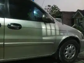 Kia carnival bensin thn2000