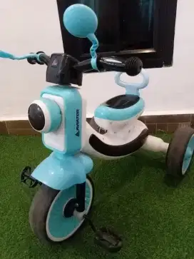 Sepeda anak roda 3 merk aviator with music warna cayn