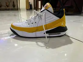 Sepatu Basket Nike Aura 5 Size 44