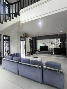 Rumah Pakuwon Indah Full Furnish Selangkah Ke Pakuwon Mall