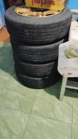 Menjual ban+pelek ban