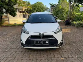 Sienta V manual harga cash termurah!!