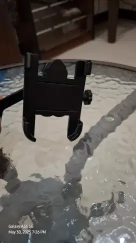 Phone Holder Motor Besi warna Hitam
