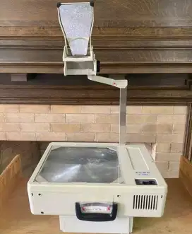 Overhead Proyektor portabel Jadul