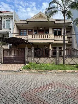Dijual Rumah 2 Lantai Araya Ada Taman Belakang dan Depan