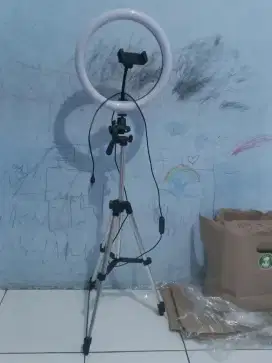 Tripod +led lighting 26cm