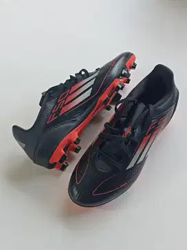 Sepatu Bola Adidas F50 Club