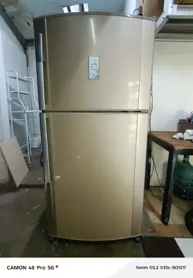 Kulkas Jumbo Shrap SJ P610M-GL