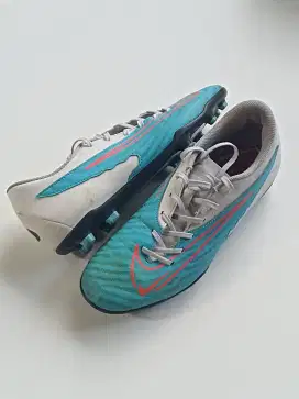 Sepatu Bola Nike Phantom GX