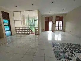 Disewakan Rumah Cocok Usaha Lokasi Strategis di Sunter Jakarta Utara