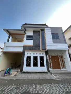 Rumah Mewah 2Lt Baru Siap Huni Letak Strategis