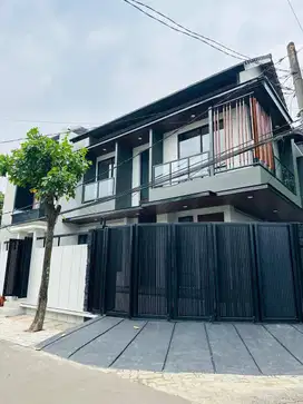 DIJUAL RUMAH BARU MINIMALIS MODERN POSISI HOEK DI GRIYA LOKA BSD