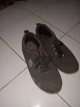 sepatu merk Ando casual