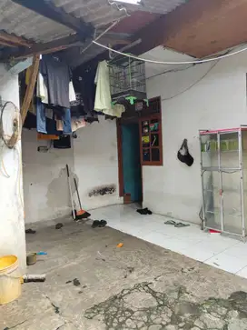 Rumah petak satu pintu + halaman luas