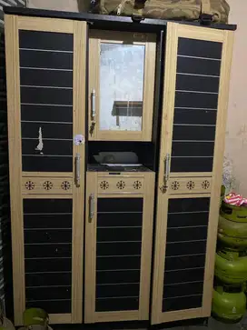 Lemari pakaian baju