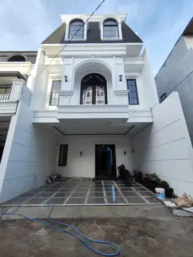 FOR SALE Rumah 2 lantai + rooftop dalam cluster diJagakarsa jaksel