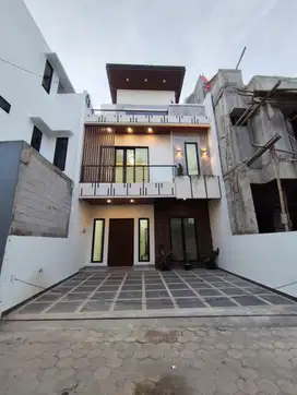 FOR SALE : Rumah 2 lantai + rooftop dalam cluster diJagakarsa jaksel