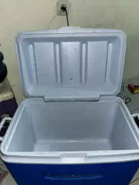 Di maharin calerbok ( pendingin makanan,minuman dll. )