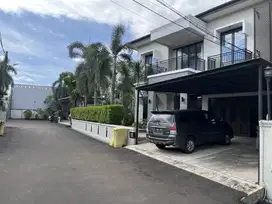 Rumah siap huni, Pool dalam townhouse, strategis dekat MRT di Cipete