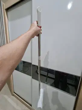 alat penyikat WC lantai kamar mandi bahan baja tinggi 128cm merk Alura