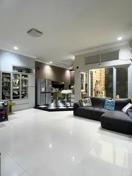 Rumah Crystal Summarecon Serpong Full Renov Cantik 9x17