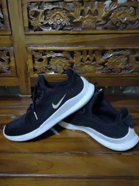 Sepatu pria Nike running