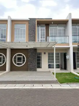Rumah 2 Lantai 3 Kamar Tidur di Pantai Indah Kapuk