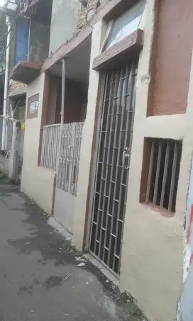 Rumah kos²an strategis dijual