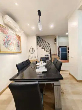 Dijual Rumah The Springs Canary Gading Serpong Semi Furnish Cantik