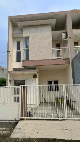 Disewakan rumah di Wonorejo Selatan Surabaya semi furnished..dekat UPN