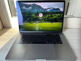 Macbook Pro 15 inch 2016 Touchbar Core i7 RAM 16 GB/SSD 512 GB Radeon